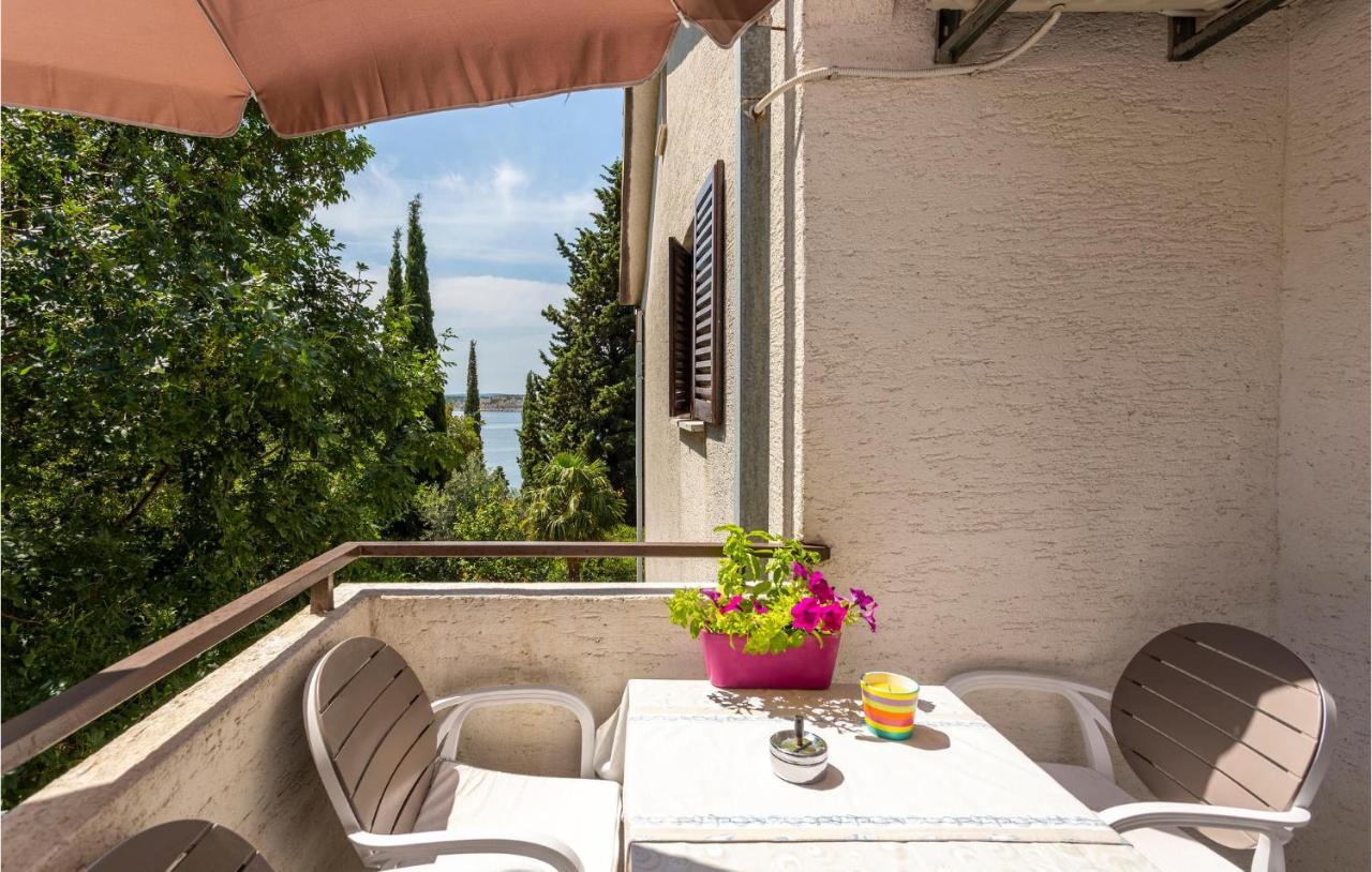 Beautiful Apartment In Omisalj With Kitchen Extérieur photo