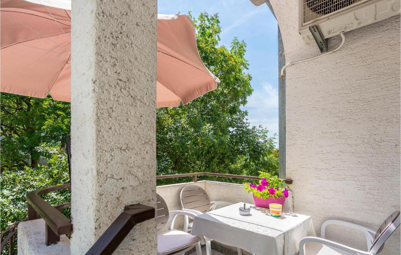 Beautiful Apartment In Omisalj With Kitchen Extérieur photo