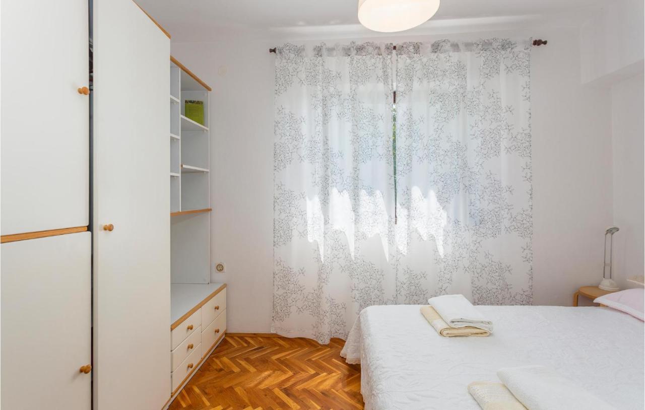 Beautiful Apartment In Omisalj With Kitchen Extérieur photo