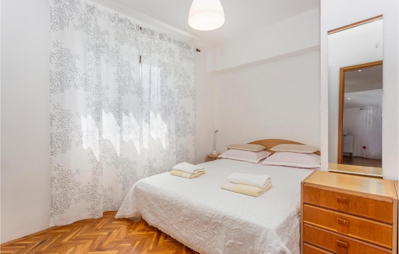 Beautiful Apartment In Omisalj With Kitchen Extérieur photo